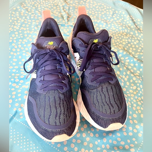 New Balance women’s fresh foam X running shoes. Size 12. Great Condition. Navy - Picture 2 of 7